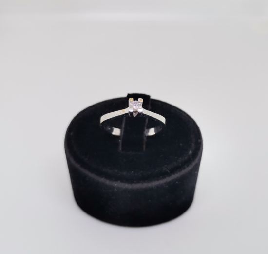 TEK TAŞ MODELİ PIRLANTA YÜZÜK