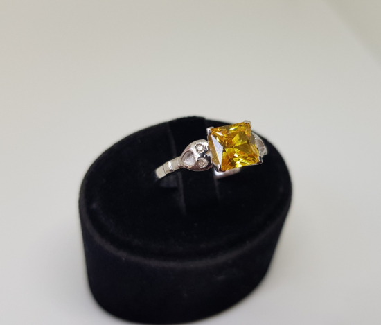 TOPAZ VE PIRLANTA TAŞLI BAGET MODEL YÜZÜK