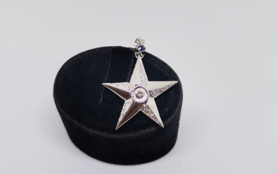 YILDIZ FORMUNDA YAPILMIŞ PIRLANTA TAŞLI KOLYE UCU