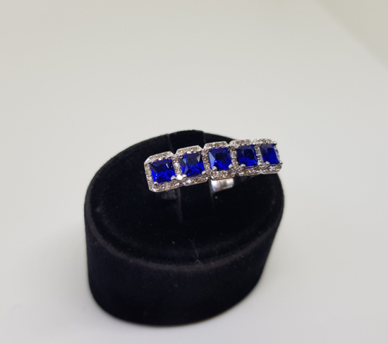 BEŞTAŞ SAFİR MODELİ PIRLANTA TAŞLI YÜZÜK