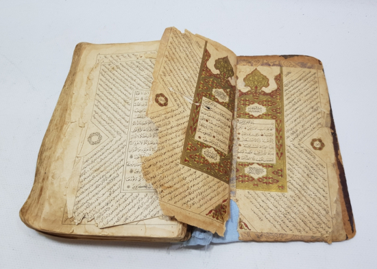 ABDÜLHAMİT HAN TARAFINDAN BASTIRILMIŞ VE DAĞITILMIŞ NADİR BASKI KUR'AN-I KERİM