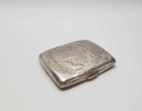 ÜZERİ KALEM İŞÇİLİKLİ ANTİKA GÜMÜŞ SİGARA TABAKASI