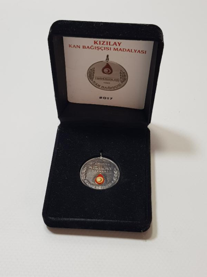 ORİJİNAL KUTUSUNDA GÜMÜŞ KIZILAY KAN BAĞIŞÇISI MADALYASI