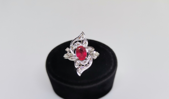 YAKUT VE PILANTA TAŞLI AVRUPA SARMAL MODELİ YÜZÜK