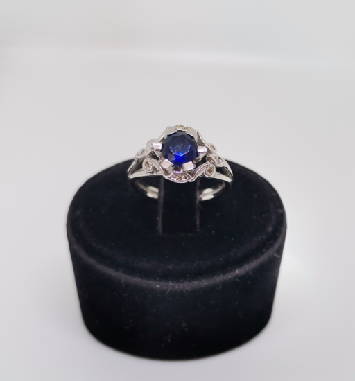 SAFİR VE PIRLANTA TAŞLI PAPATYA MODELİ YÜZÜK