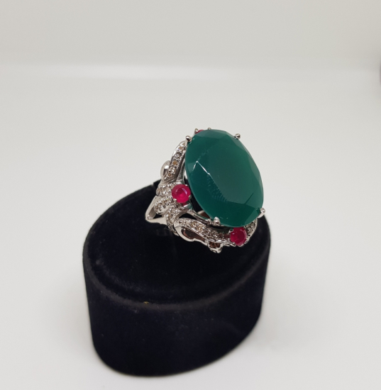 ELİPS MODEL ZÜMRÜT VE PIRLANTA TAŞLI BÜYÜK BOY YÜZÜK