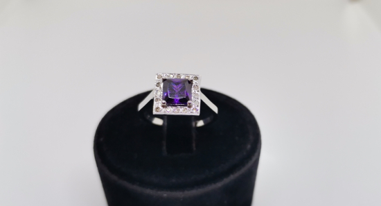 PIRLANTA VE AMETİST TAŞLI KARE MODEL YÜZÜK