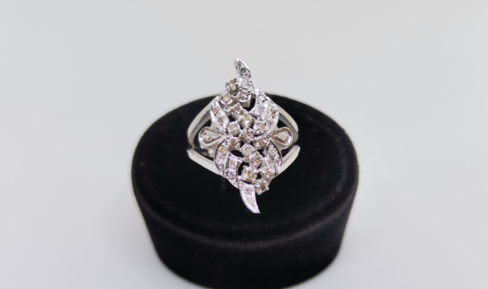 YARIM AY MODELİ PIRLANTA TAŞLI YÜZÜK