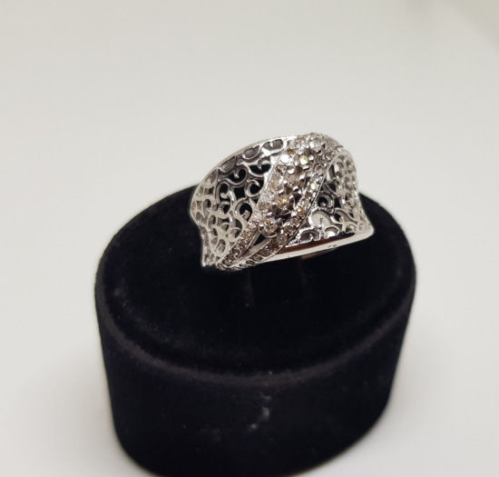 ÇAPRAZ ŞERİT MODEL PIRLANTA TAŞLI YÜZÜK