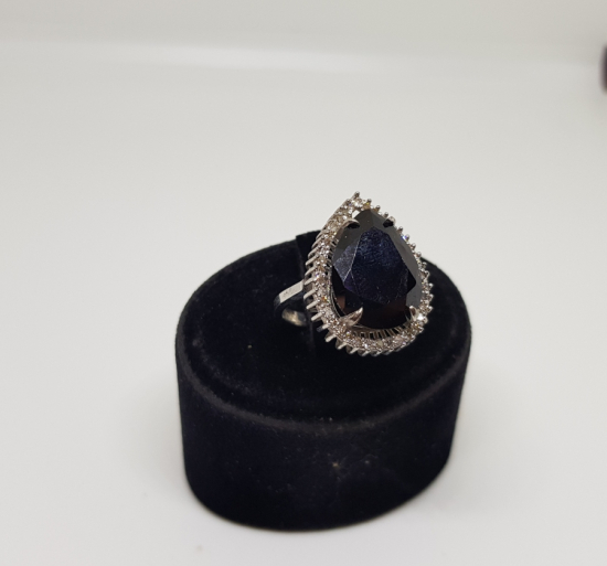 DAMLA MODEL SİYAH SAFİR VE PIRLANTA TAŞLI YÜZÜK