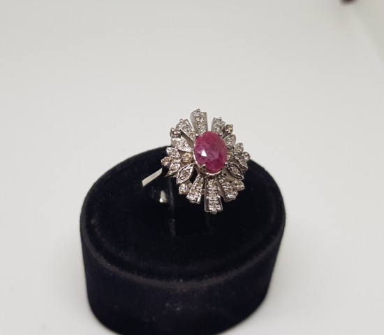 HAS YAKUT VE PIRLANTA TAŞLI OVAL ÇİÇEK