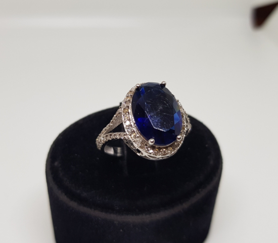 ELİPS MODEL SAFİR VE PIRLANTA TAŞLI YÜZÜK