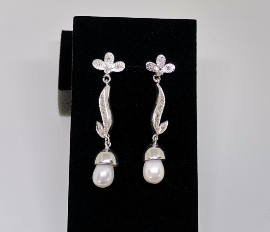 PIRLANTA TAŞLI VE İNCİLİ KÜPE