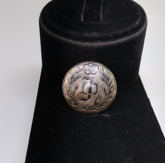 ÜZERİ ERMENİCE YAZILI VE  SAH DAMGALI SAVATLI GÜMÜŞ DÜĞME