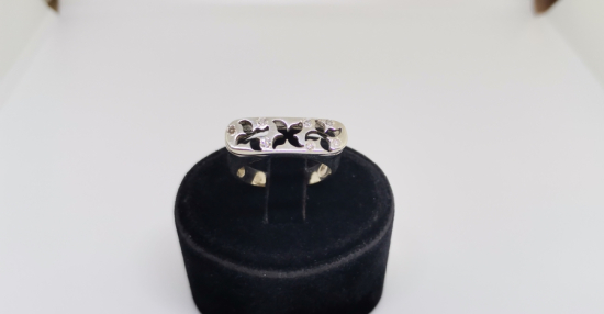 DÖRT YAPRAKLI YONCA MODELLİ PIRLANTA YÜZÜK