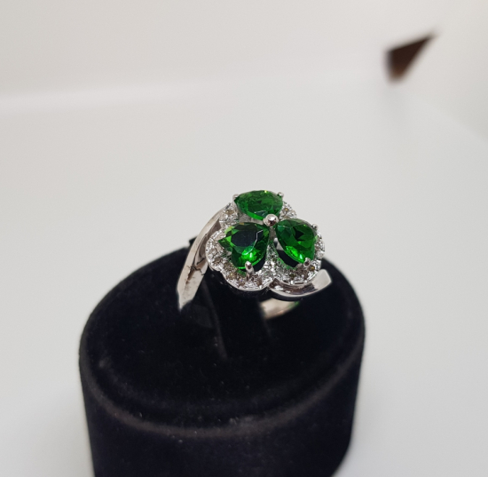 ZÜMRÜT VE PIRLANTA TAŞLI GONCA MODEL YÜZÜK