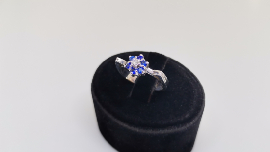 SAFİR VE PIRLANTA TAŞLI YILDIZ MODEL YÜZÜK