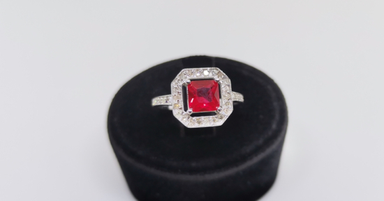 YAKUT VE PILANTA TAŞLI TAM BAGET MODELİ YÜZÜK