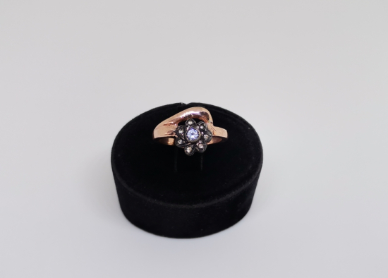 KAPALI GÜL MODELİ ELMAS TAŞLI YÜZÜK