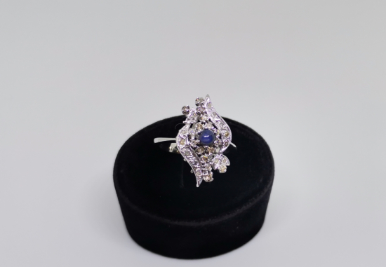 SAFİR VE PIRLANTA TAŞLI YAN MEKİK MODEL YÜZÜK