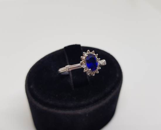 MİNİ GÜNEŞ MODELİ SAFİR VE PIRLANTA TAŞLI YÜZÜK