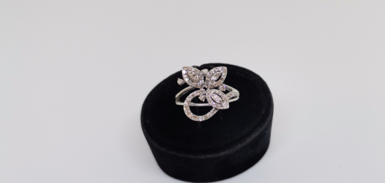 FİYONK MODEL PIRLANTA YÜZÜK