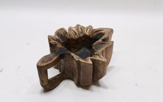 EL OYMA ARKASI YAZILI ÇINAR YAPRAĞI FORMUNDA AHŞAP ÇAMÇAK