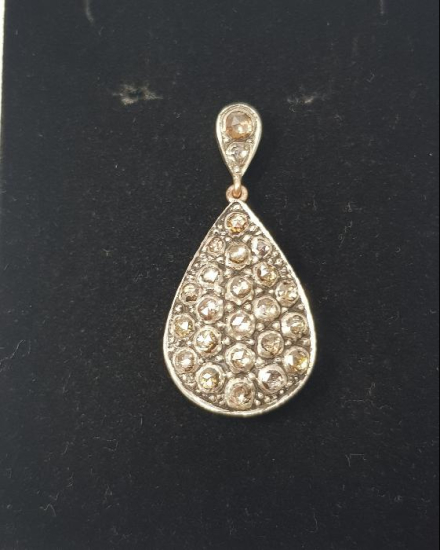 BÜYÜK PIRLANTALARLA BEZELİ KOLYE UCU