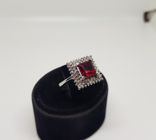 KARE MODEL PIRLANTA VE YAKUT TAŞLI YÜZÜK