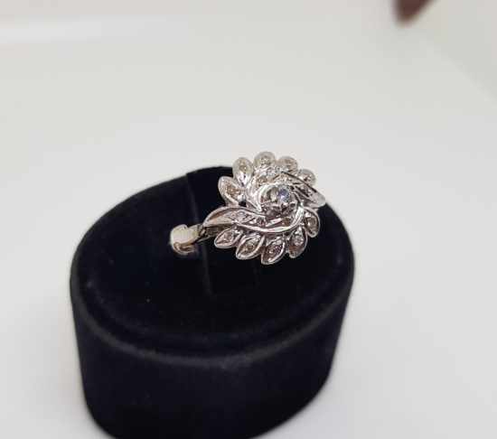 HAYAT AĞACI MODELİ PIRLANTA TAŞLI YÜZÜK