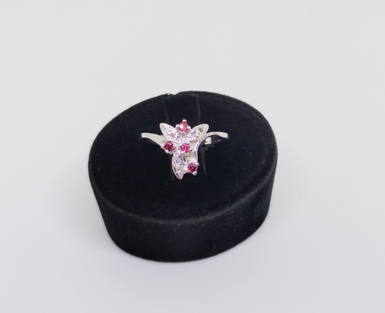 YAKUT VE PIRLANTA TAŞLI DANA BURNU MODELİ YÜZÜK