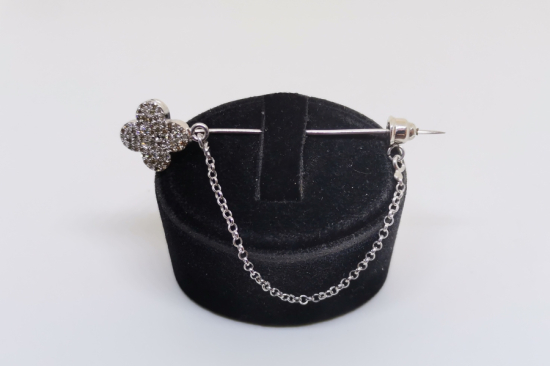 PIRLANTA TAŞLARLA SÜSLÜ YAKA İĞNESİ- BROŞ