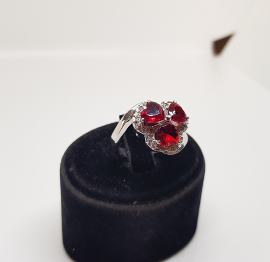 YAKUT VE PIRLANTA TAŞLI YONCA MODEL YÜZÜK