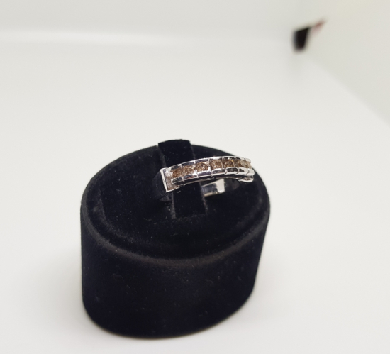 PIRLANTA TAŞLI YEDİTAŞ SIRA MODEL YÜZÜK