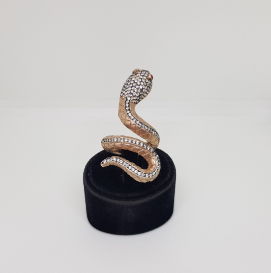 ÜZERİ ZİRKON TAŞLARLA SÜSLÜ YILAN FORMLU GÜMÜŞ YÜZÜK