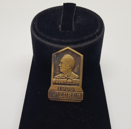 1939 ERZURUM TREN İSTASYONU AÇILIŞI HATIRASI ROZET