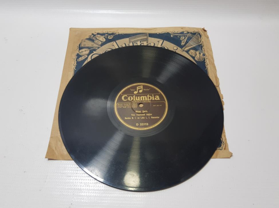 NERKİS N.İ. VE LALE L.İ. HANIMLAR