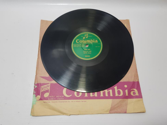 SAFİYE AYLA & YESARİ ASIM ARSOY