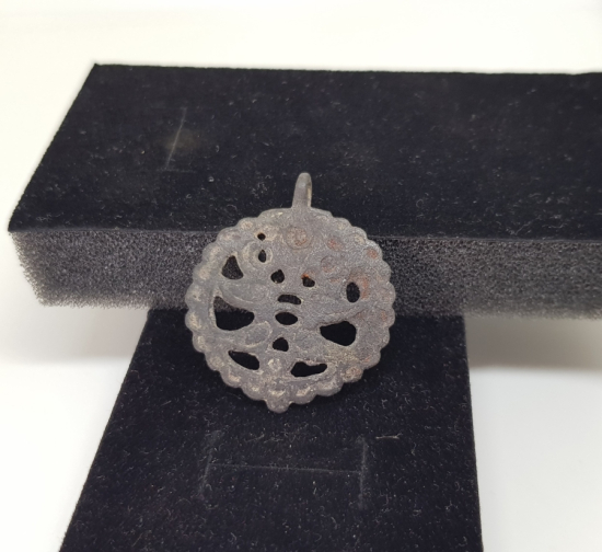 KABARTMA İŞÇİLİKLİ OSMANLI DÖNEMİ BRONZ AT SÜSÜ PARÇASI - KOLYE