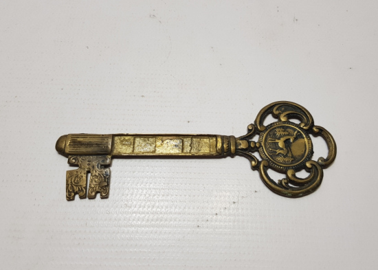 ANAHTAR FORMUNDA YAPILMIŞ ANTİKA BRONZ DEKORATİF DUVAR OBJESİ