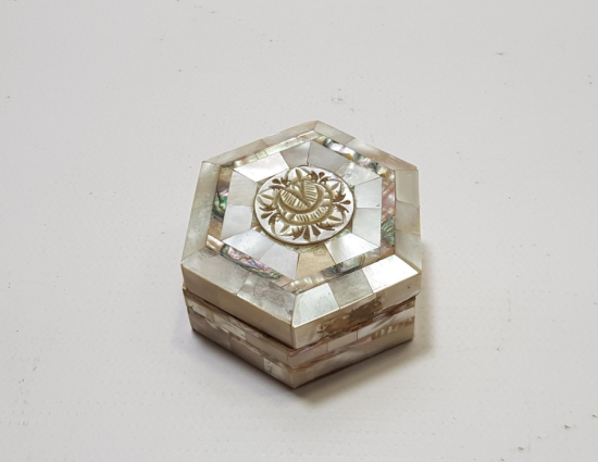 ÖZEL YAPIM ANTİKA SEDEF İŞÇİLİKLİ KAPAKLI ANTİKA MÜCEVHER KUTUSU