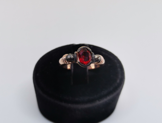 FASETA KESİM YAKUT VE PIRLANTA TAŞLI YÜZÜK