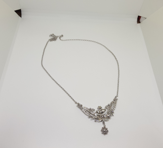 PIRLANTA TAŞLI GÜL MODELİ GERDANLIK