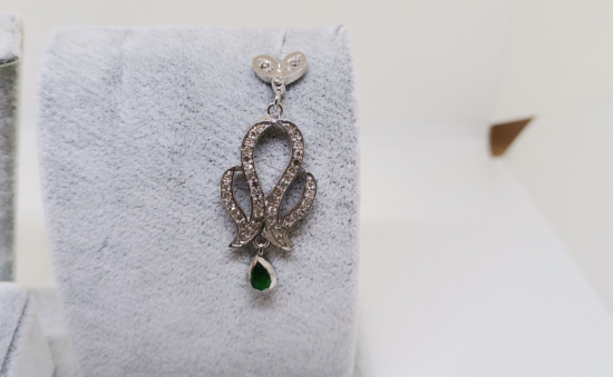 ZÜMRÜT VE PIRLANTA TAŞLI SONSUZLUK MODEL KOLYE