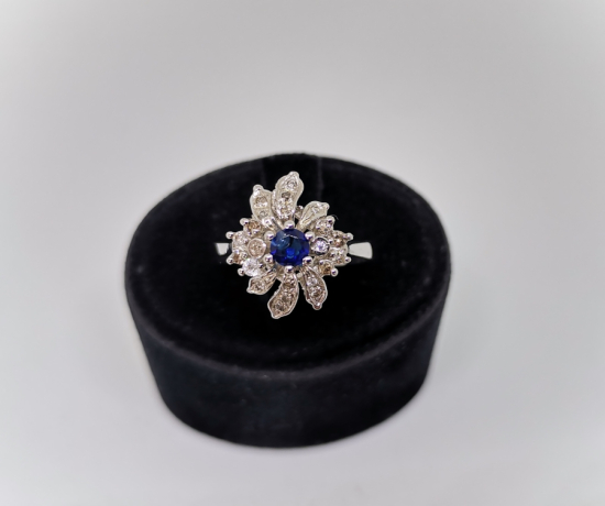 DAĞINIK DAL MODELİ SAFİR VE PIRLANTA TAŞLI YÜZÜK