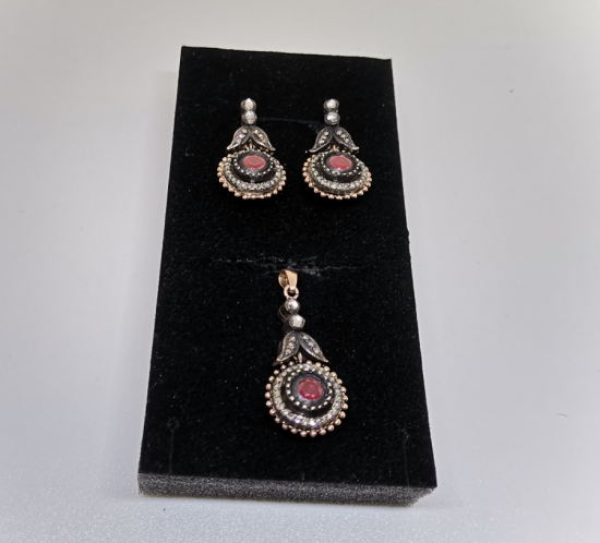 ELMAS VA YAKUT TAŞLI HÜRREM MODEL KOLYE KÜPE TAKIMI