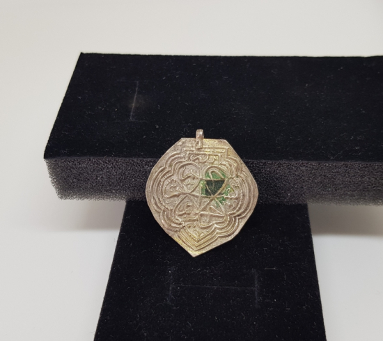 ÜZERİNDE ASHAB-I KEHF İN İSİMLERİNİN YAZILI OLDUĞU OSMANLI DÖNEMİ GÜMÜŞ KOLYE UCU