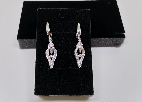 MEKİK MODEL PIRLANTA TAŞLI KÜPE