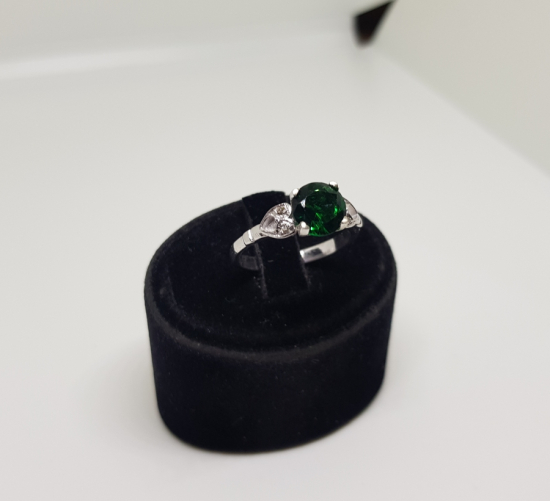 ZÜMRÜT VE PIRLANTA TAŞLI FLEMENK MODEL YÜZÜK