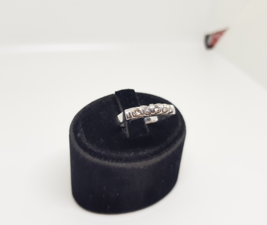 BEŞTAŞ MODEL PIRLANTA TAŞLI YÜZÜK